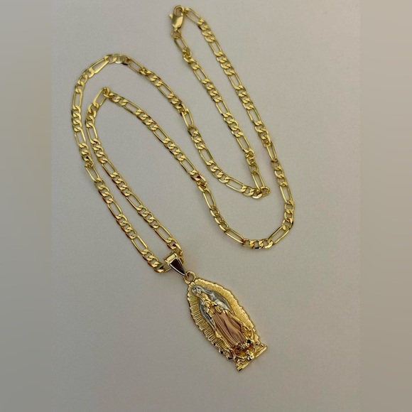 Gold Tone Virgin Mary Pendant Necklace Brand New Our Lady Of Guadalupe - Picture 1 of 8